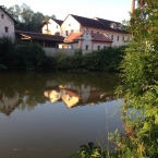 Ceskobrodsky pivovar v zrcadle rybniku