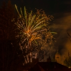 Kostel v záři ohňostroje