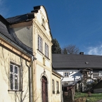 Matěcha Jan, Stavení v Trávníkách